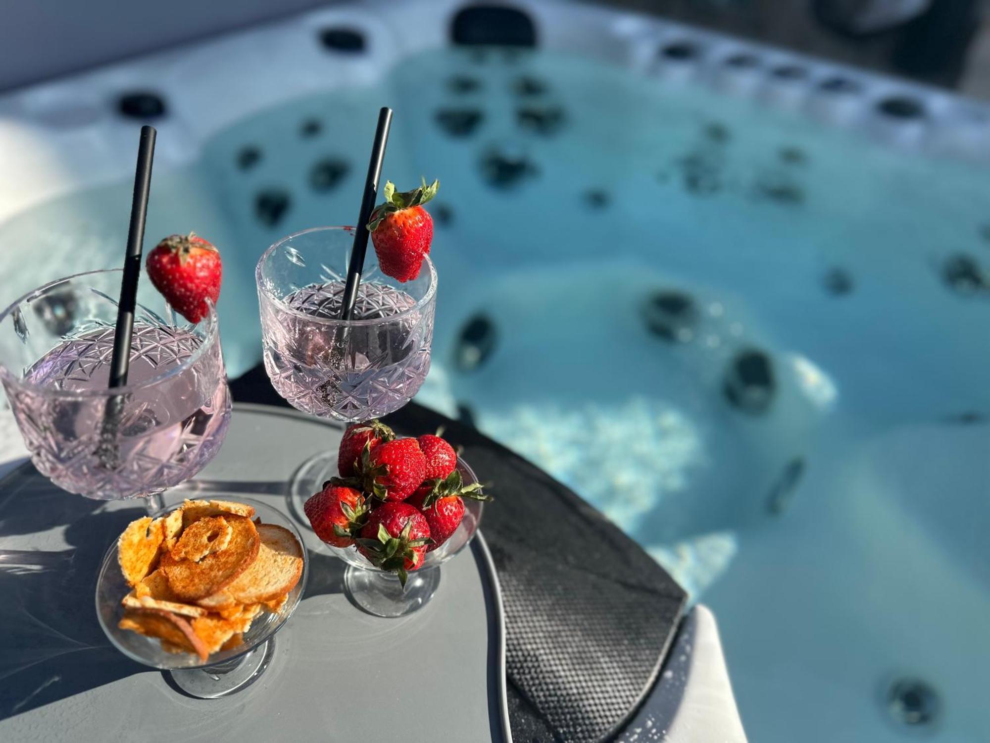 Villa Ivona With Swimming Pool And Jacuzzi Oslje Exterior foto
